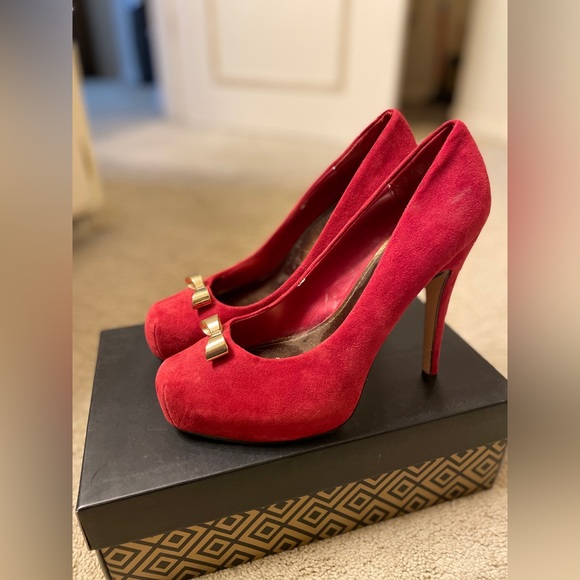 Holiday Heels - Red and Gold Dolce Vita - Picture 3 of 4